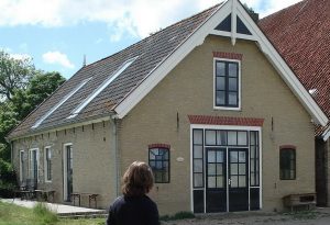 Het Koetshuis waar Geldof c.s. gevestigd is (mei 2009)
